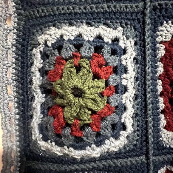 Afghan Handmade USA blues 56" x 8' crochet squares granny vintage - Picture 6 of 7